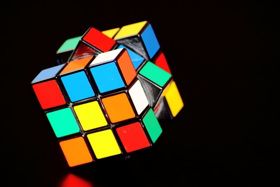 magic-cube-cube-puzzle-play-54101 Rubix Cube