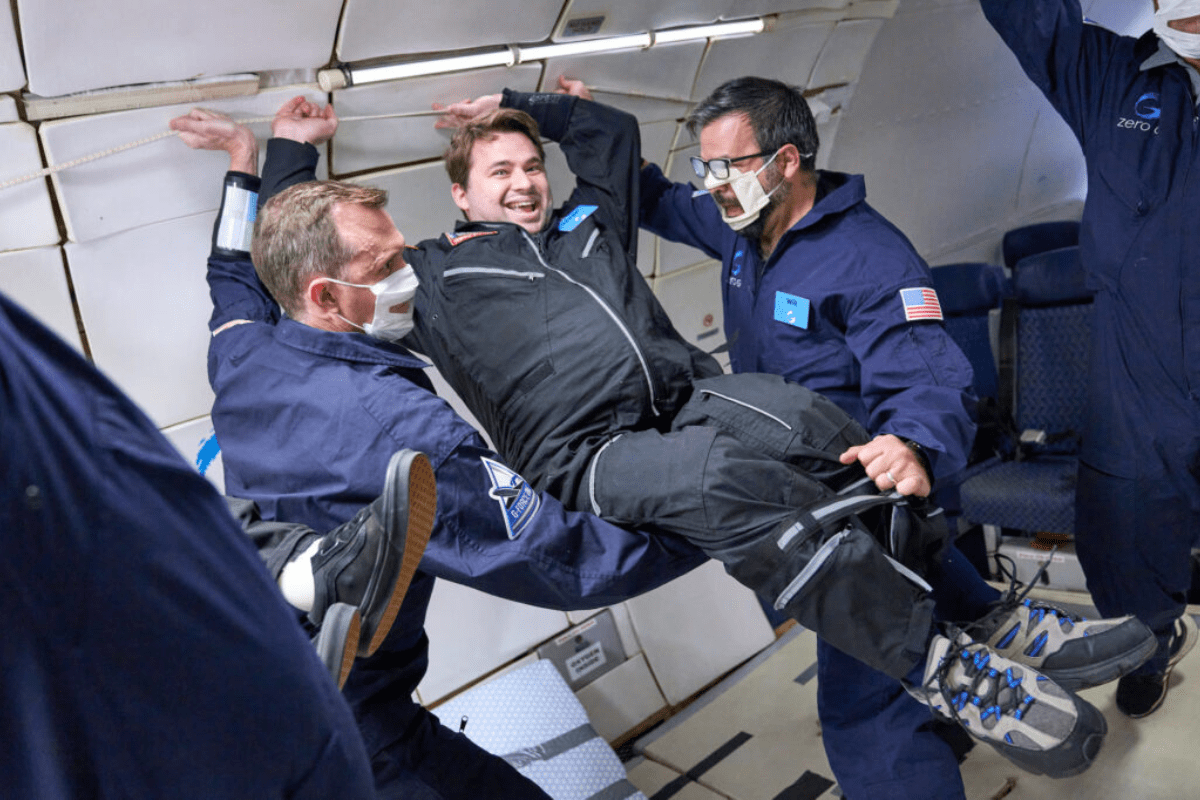 Rosenstein in space Three people in a spacecraft