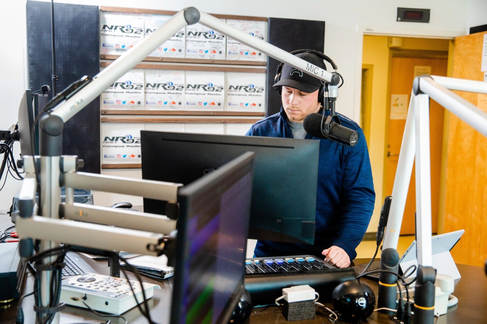 20230331_RadioAndTelevision_LK_5966-2048×1365